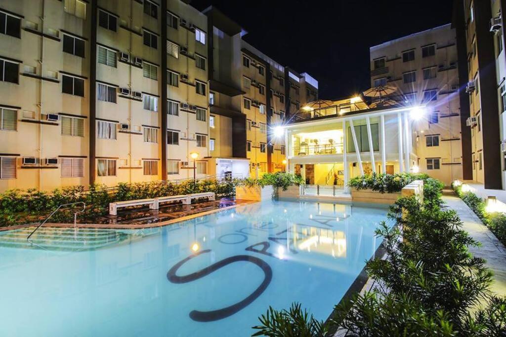 Two Bedroom In A Great Location Centrally Located อีโลอีโลซิตี้ ภายนอก รูปภาพ